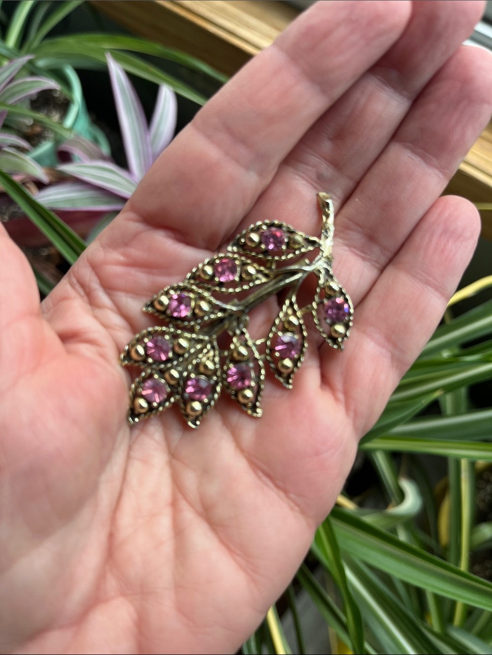 Vtg LEAF Fashion Brooch Pin Gold Tone & Pink Rhinestones 2.5” Unsigned